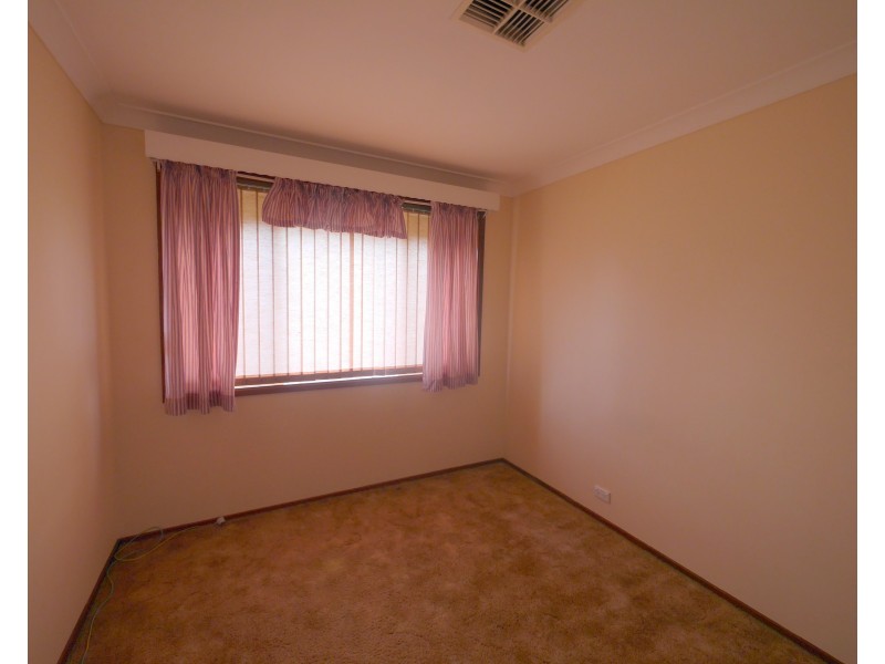 6 Lentara Street, Cowra NSW 2794