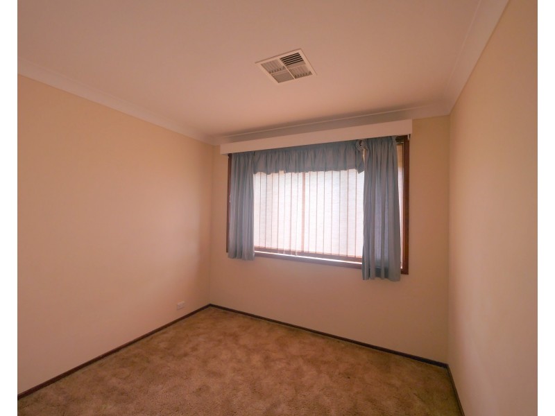 6 Lentara Street, Cowra NSW 2794