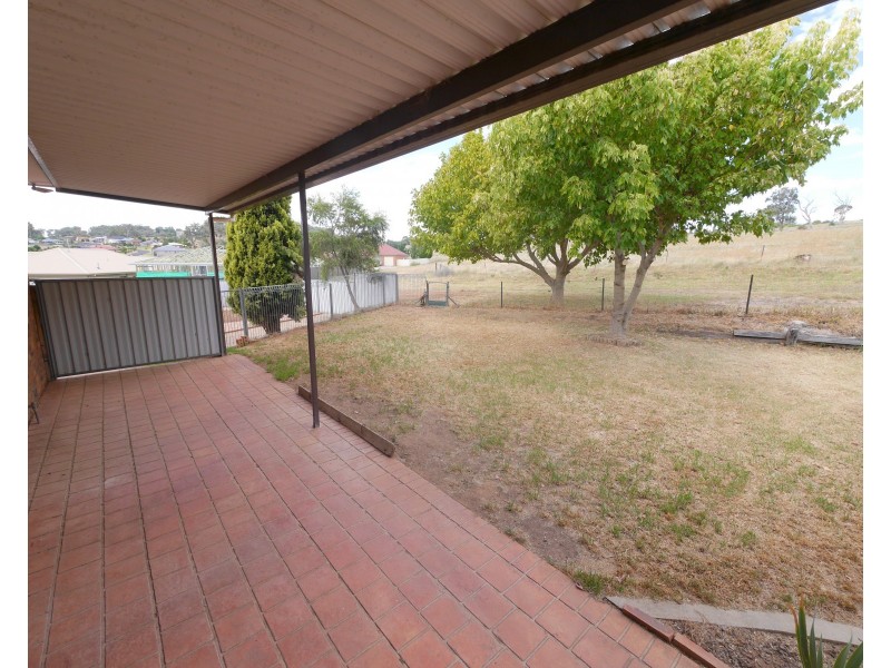 6 Lentara Street, Cowra NSW 2794