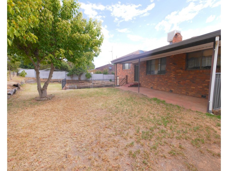 6 Lentara Street, Cowra NSW 2794