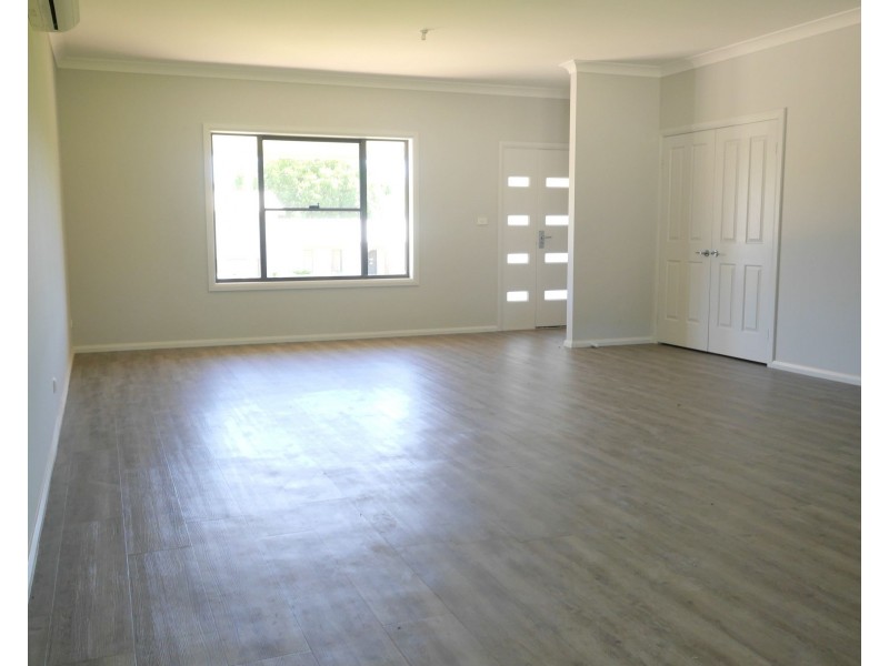 16 Walker Street, Cowra NSW 2794