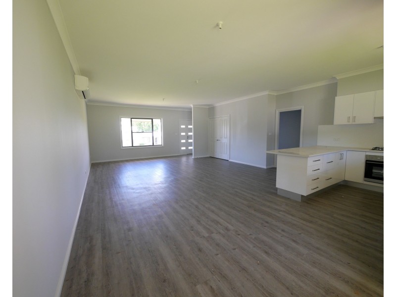 16 Walker Street, Cowra NSW 2794