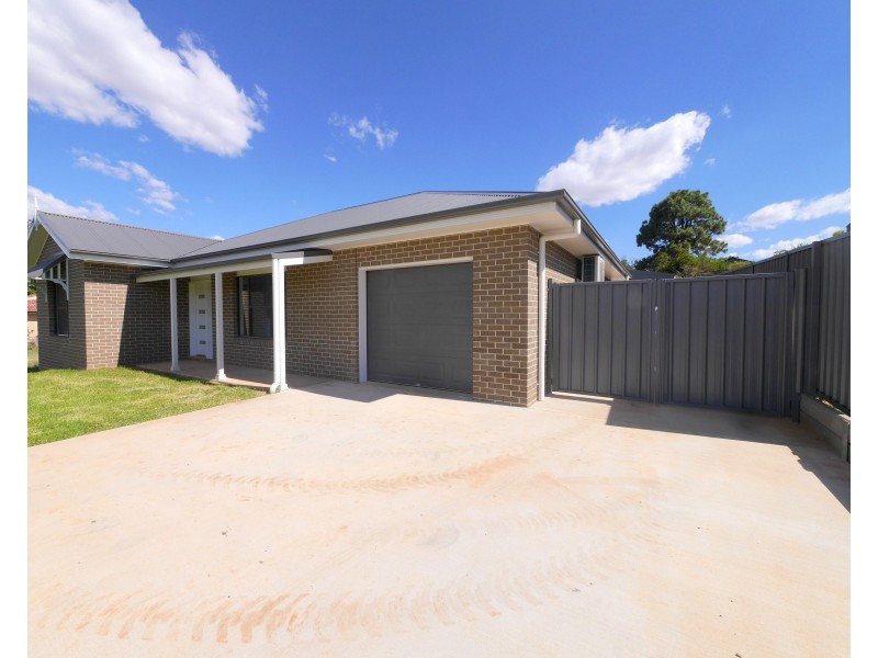 16 Walker Street, Cowra NSW 2794