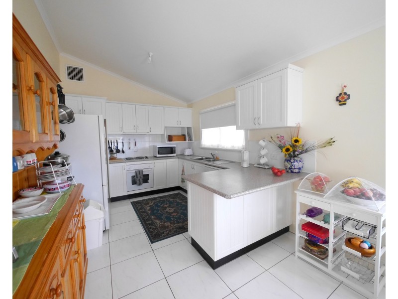 52 Brisbane Avenue, Cowra NSW 2794