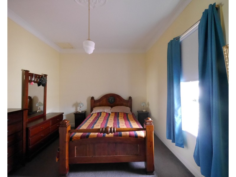 52 Brisbane Avenue, Cowra NSW 2794