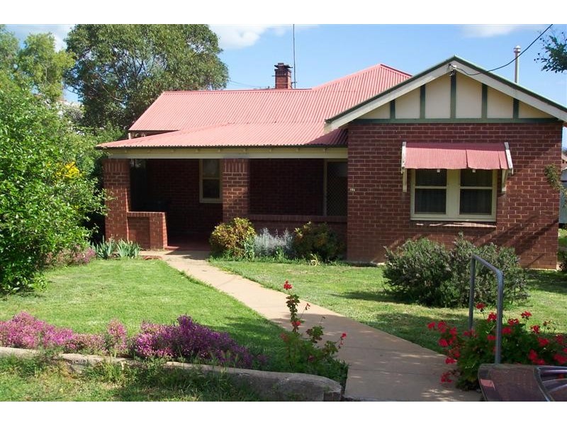 27 Bartlett Avenue, Cowra NSW 2794