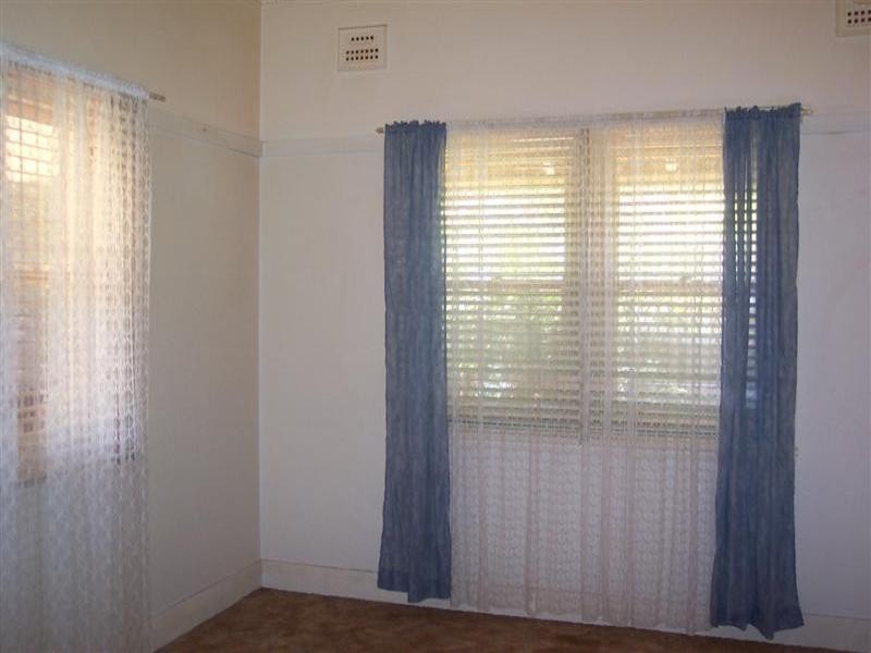 27 Bartlett Avenue, Cowra NSW 2794