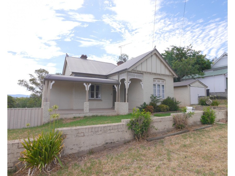 8 Smith Street, Cowra NSW 2794
