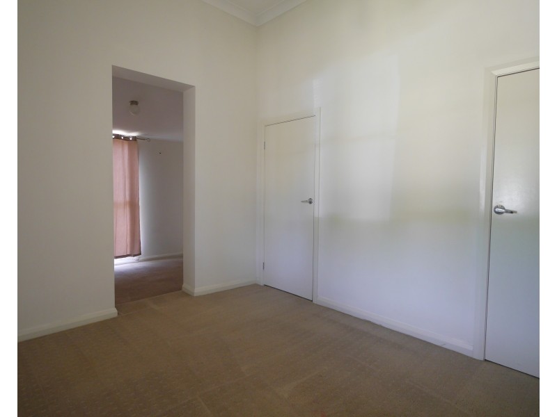 8 Smith Street, Cowra NSW 2794
