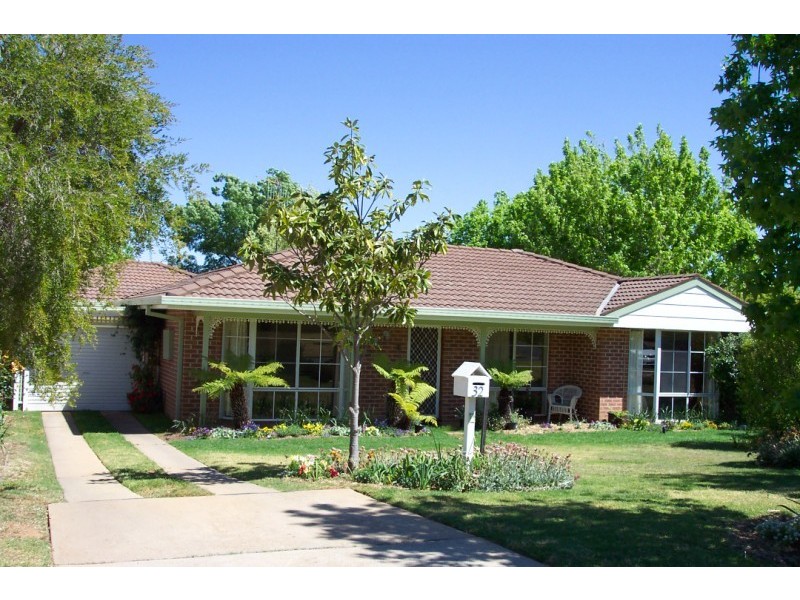 32 Newcombe Street, Cowra NSW 2794