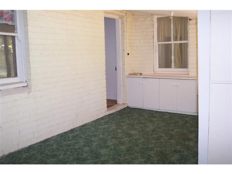 27 Service Road, Cowra NSW 2794