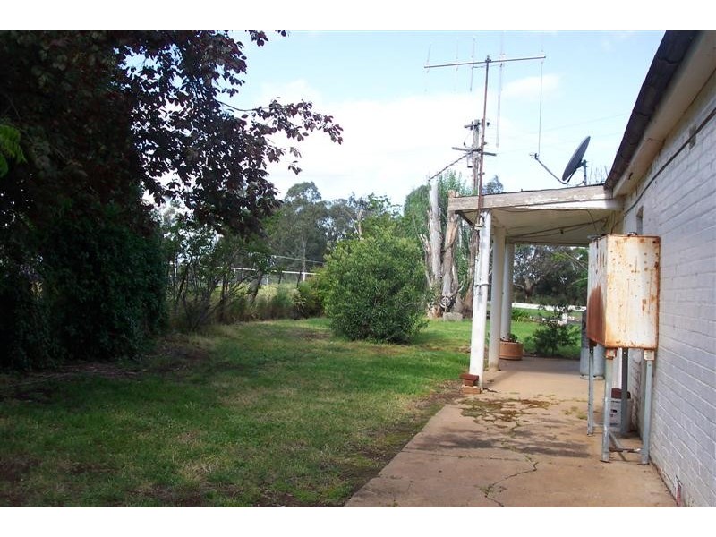 27 Service Road, Cowra NSW 2794