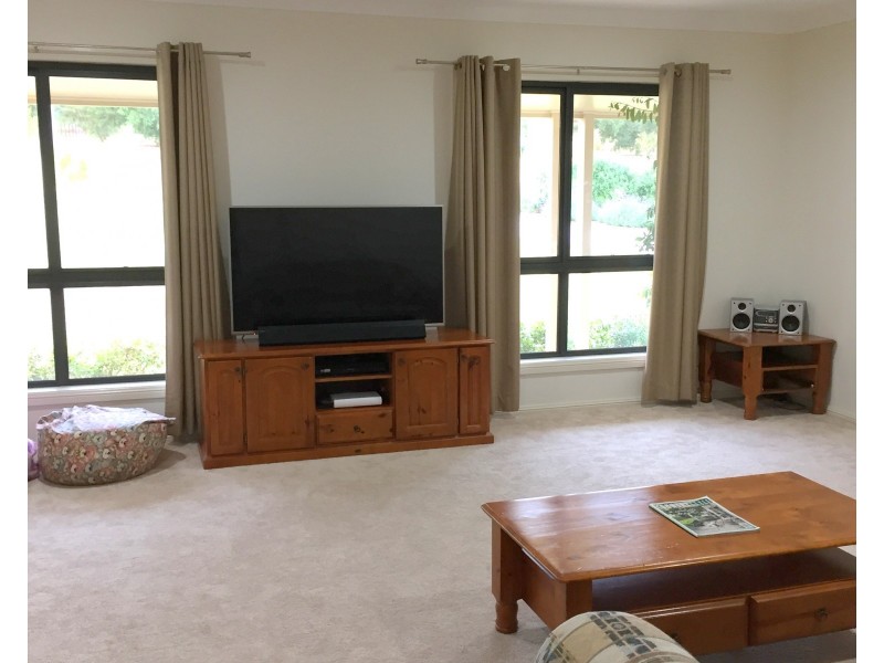 3 Gower Hardy Circuit, Cowra NSW 2794