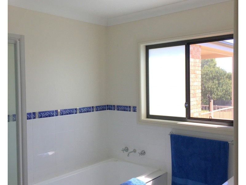 3 Gower Hardy Circuit, Cowra NSW 2794