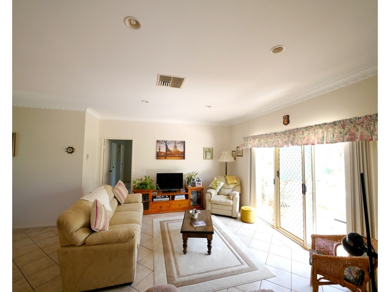 5 Banksia Close, Cowra NSW 2794