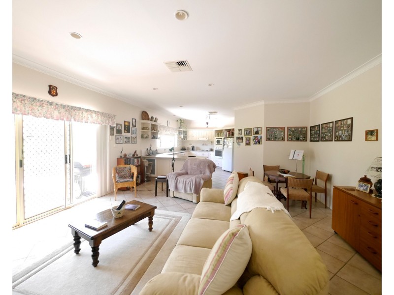 5 Banksia Close, Cowra NSW 2794
