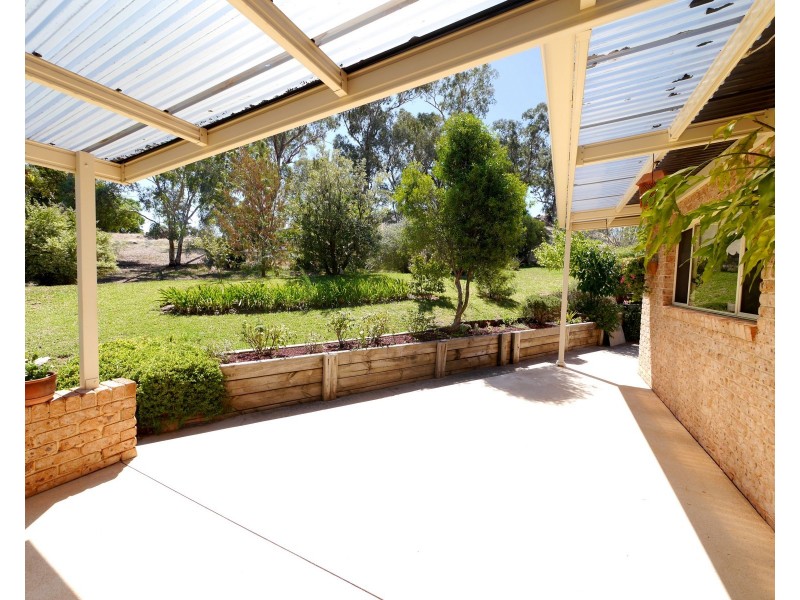 5 Banksia Close, Cowra NSW 2794
