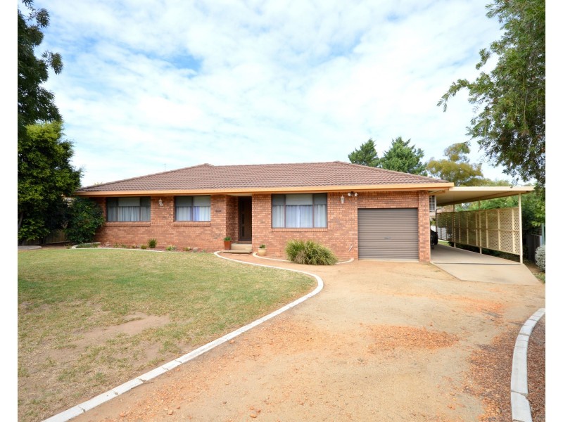 17 Nambucca Circuit, Cowra NSW 2794