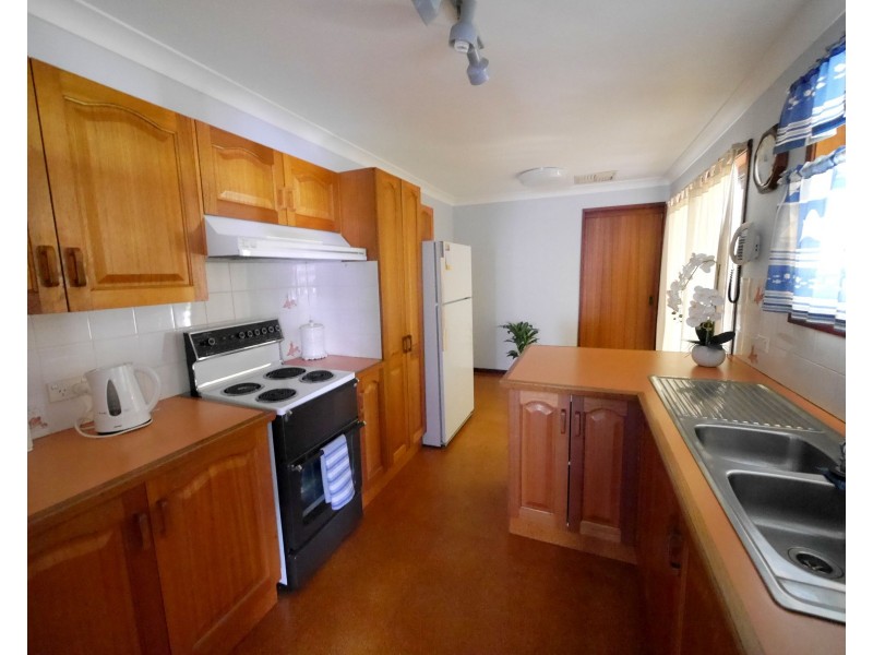 17 Nambucca Circuit, Cowra NSW 2794