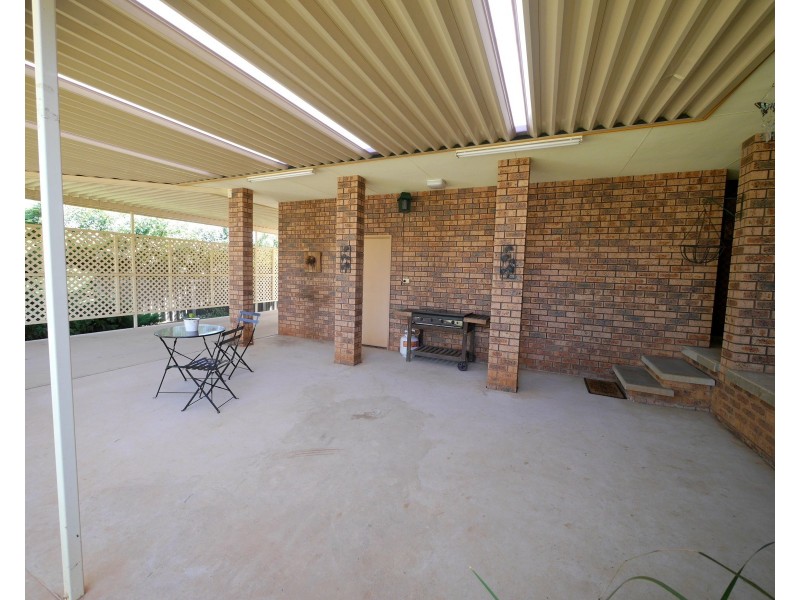17 Nambucca Circuit, Cowra NSW 2794