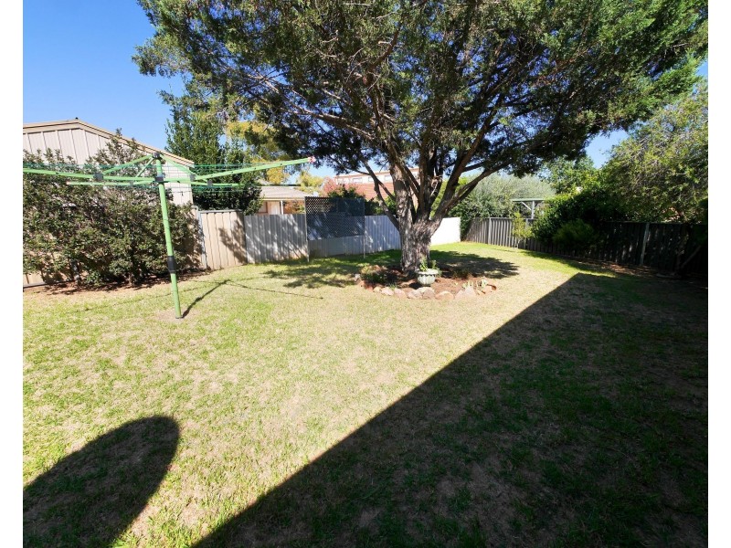 17 Nambucca Circuit, Cowra NSW 2794