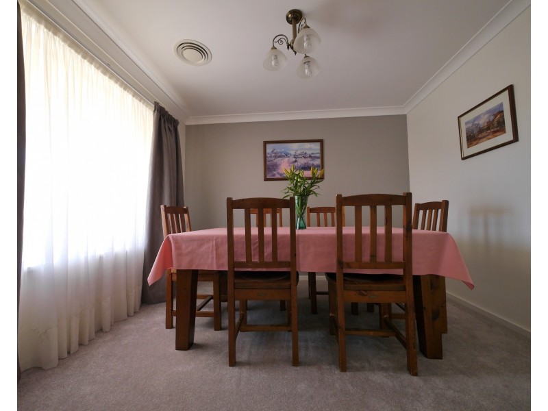 18 Yaldara Crescent, Cowra NSW 2794