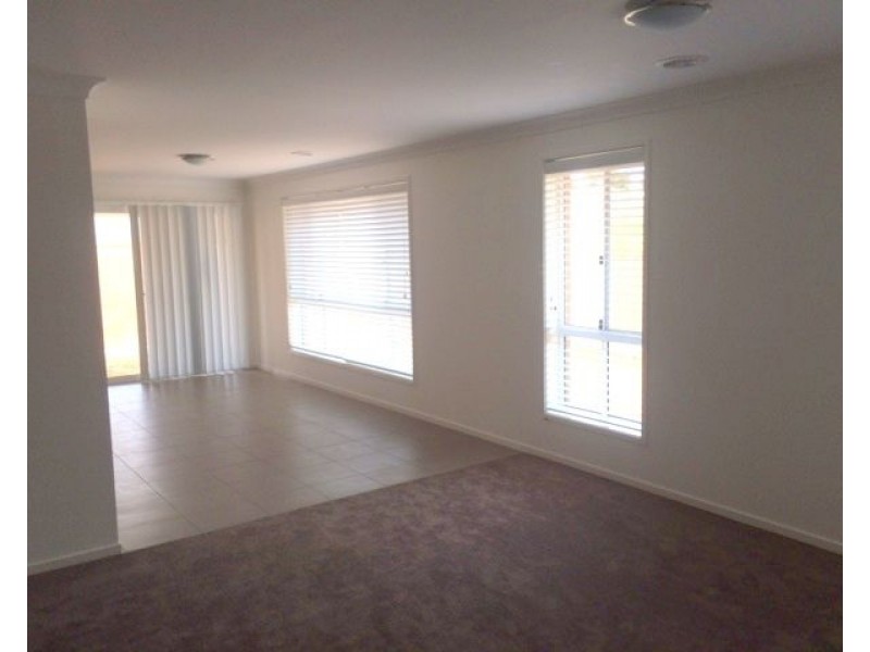 2 Burgundy Street, Cowra NSW 2794