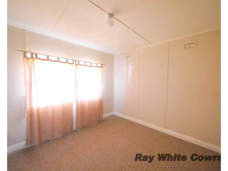 9 Nelson Street, Cowra NSW 2794