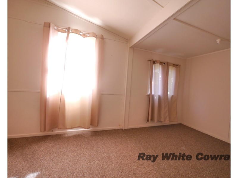 9 Nelson Street, Cowra NSW 2794