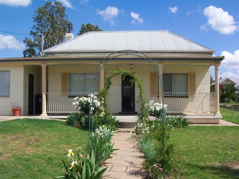 7 Neila Street, Cowra NSW 2794
