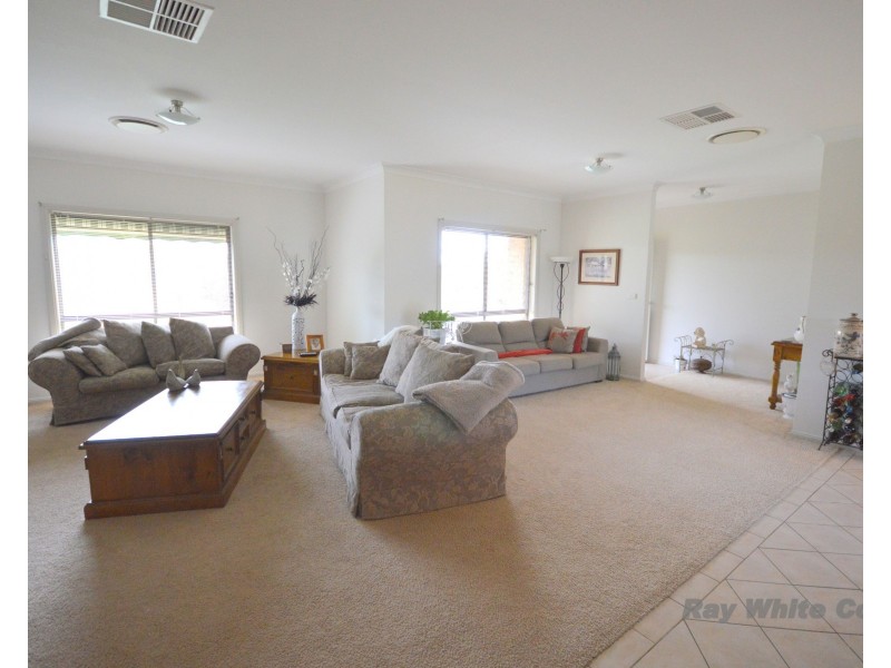 50 Dawson Drive, Cowra NSW 2794