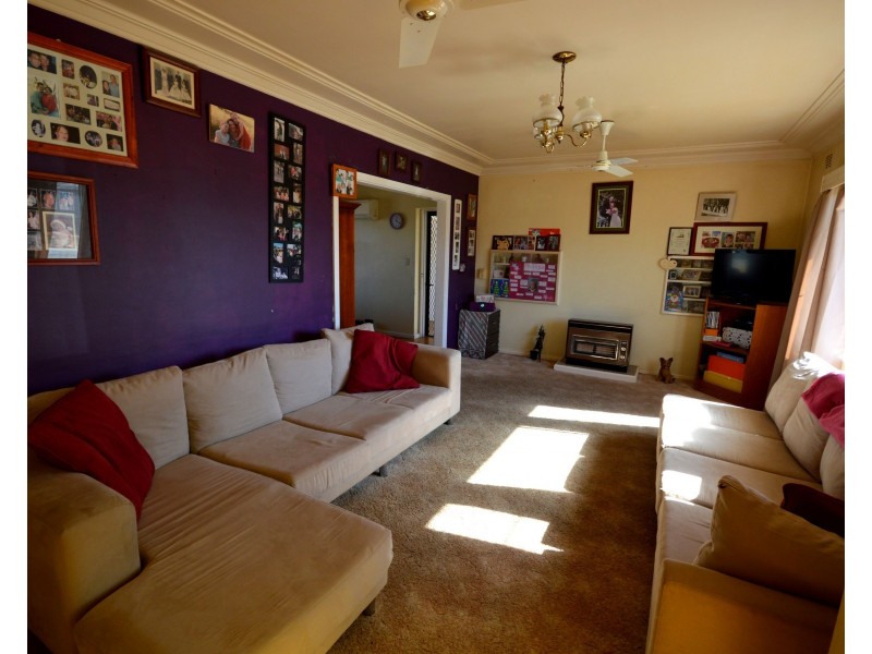 27 Courallie Street, Cowra NSW 2794