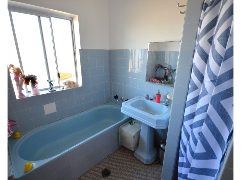 27 Courallie Street, Cowra NSW 2794