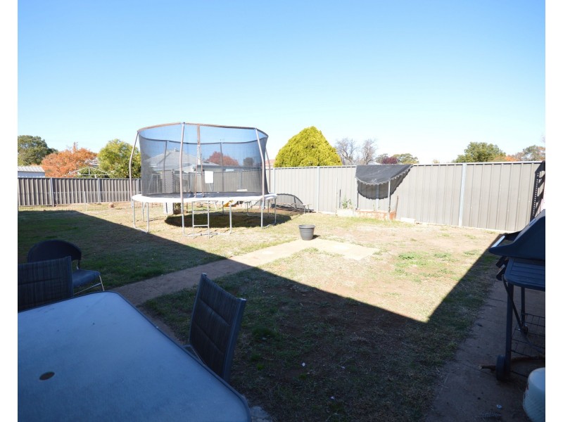 27 Courallie Street, Cowra NSW 2794