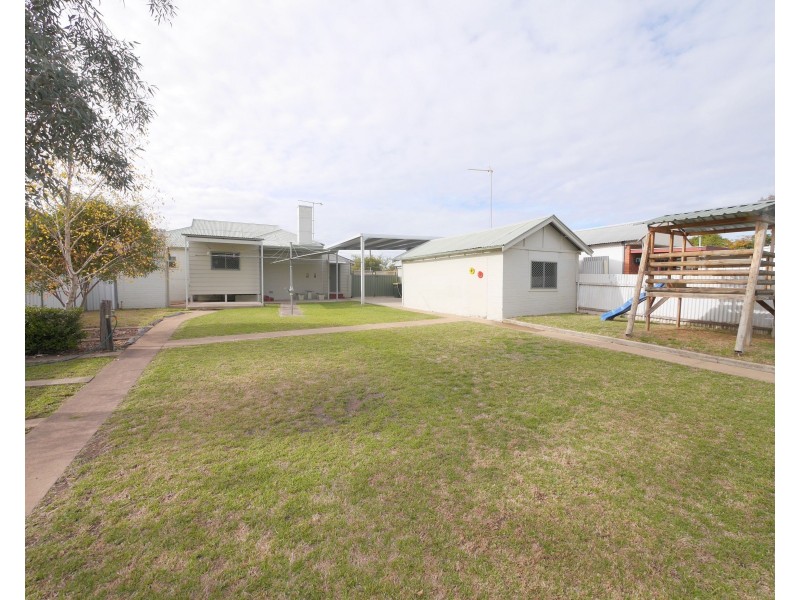 38 Fitzroy Avenue, Cowra NSW 2794