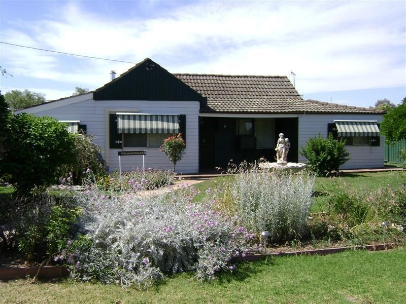 9 Cowra Street, Gooloogong NSW 2805