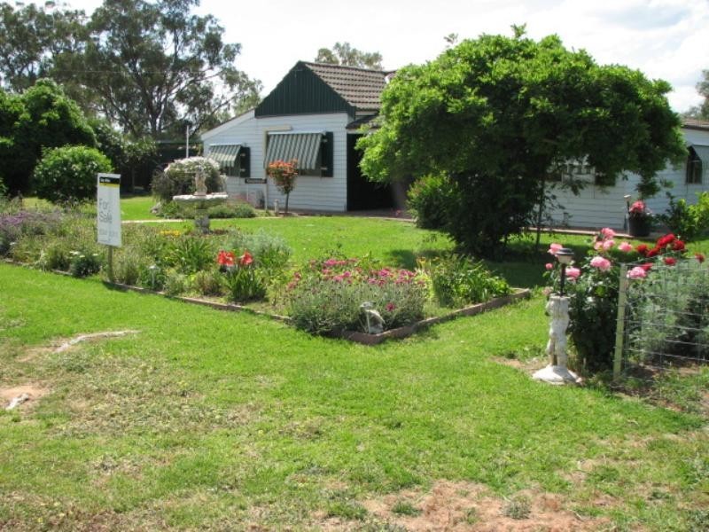 9 Cowra Street, Gooloogong NSW 2805