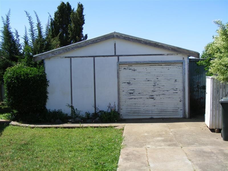 2 Belmore Street, Cowra NSW 2794