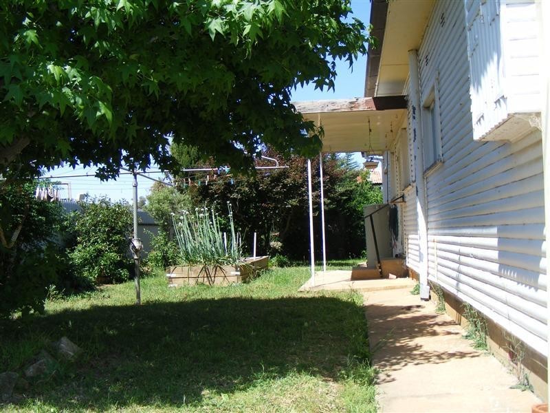 2 Belmore Street, Cowra NSW 2794