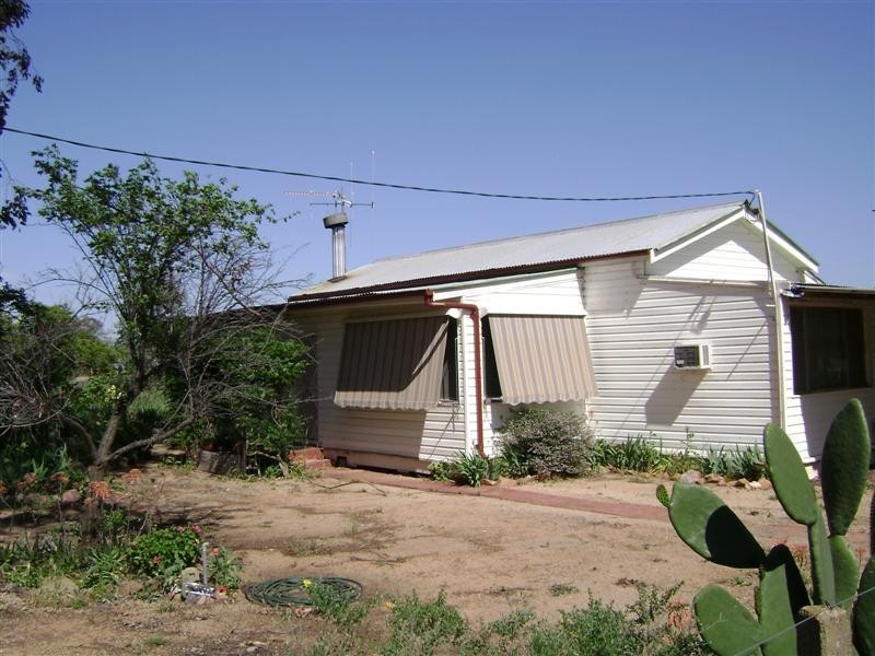42 East Street, Gooloogong NSW 2805