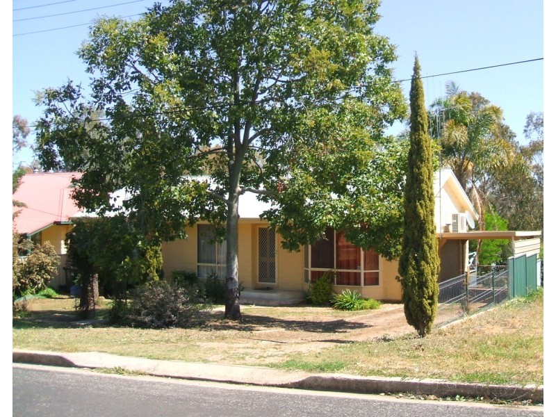 22 Chapman Street, Cowra NSW 2794