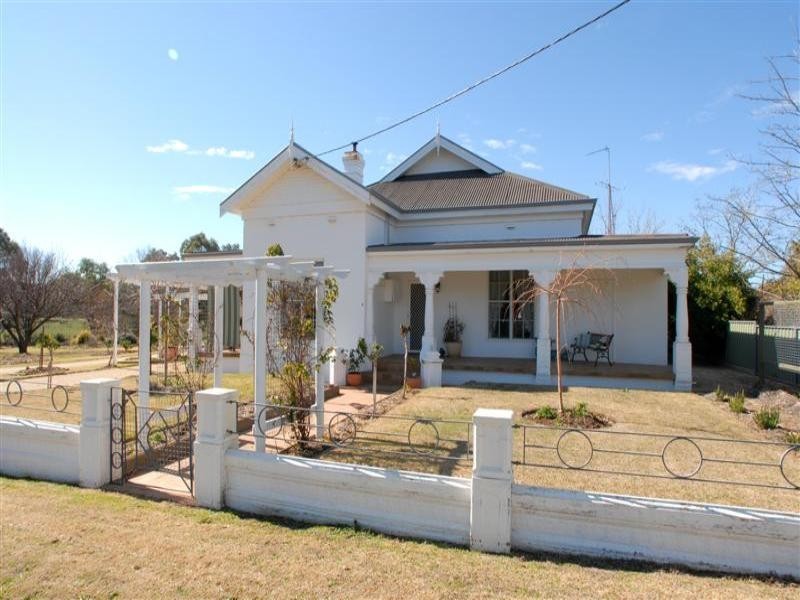 2 East Street, Gooloogong NSW 2805