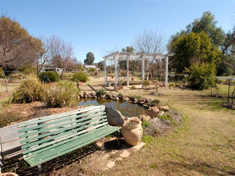 2 East Street, Gooloogong NSW 2805