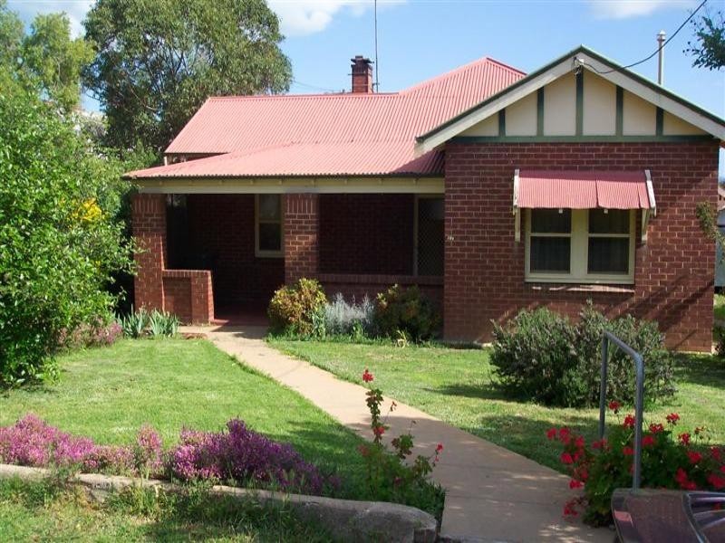 27 Bartlett Avenue, Cowra NSW 2794