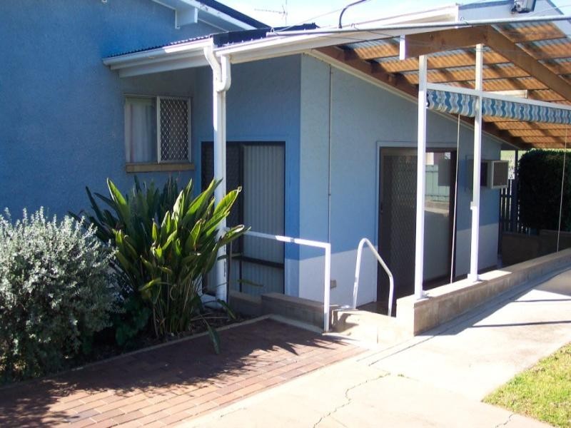 4 Brisbane Avenue, Cowra NSW 2794