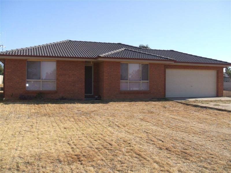 4 Radnor Street, Cowra NSW 2794