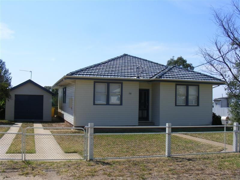 75 Fitzroy Avenue, Cowra NSW 2794