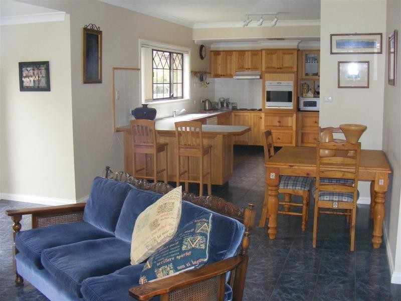 9 Appian Way, Cowra NSW 2794