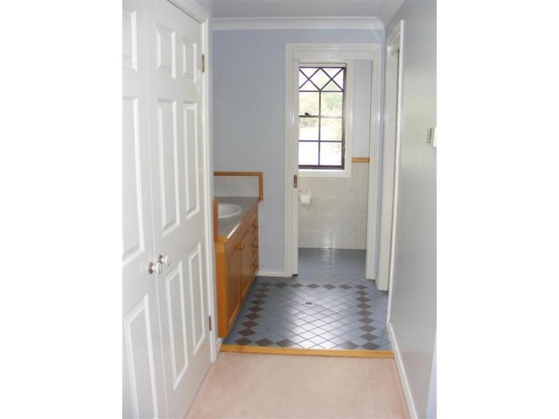 9 Appian Way, Cowra NSW 2794