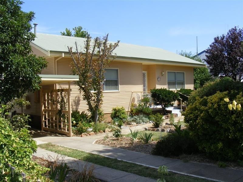 48 Lee Street, Cowra NSW 2794